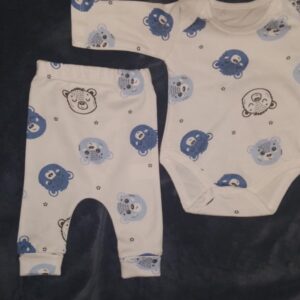 Komplet niemowlęcy z niebieskimi misiami